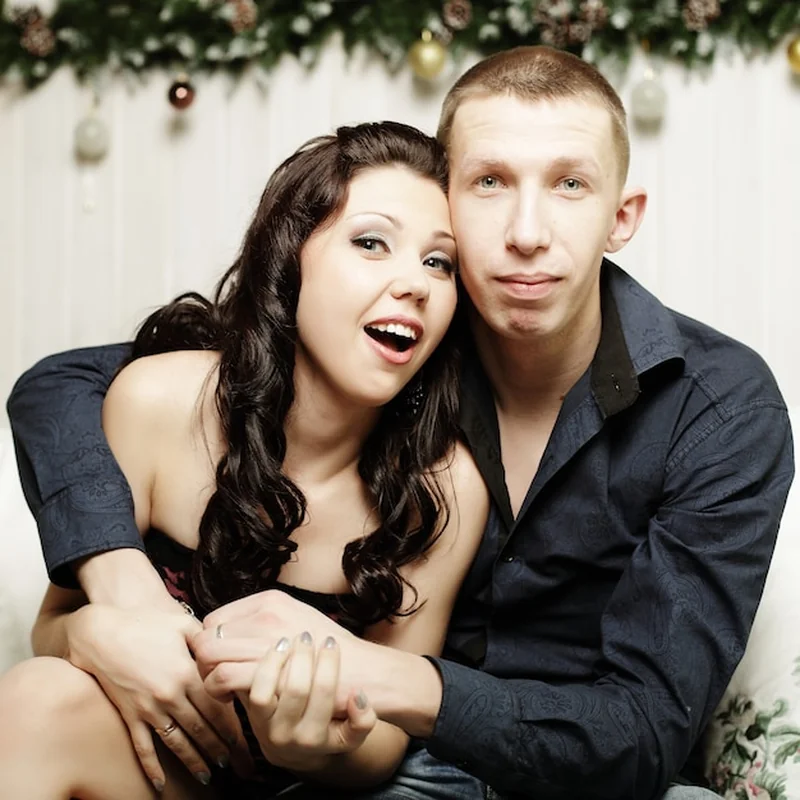 Szczęśliwa para obejmująca się